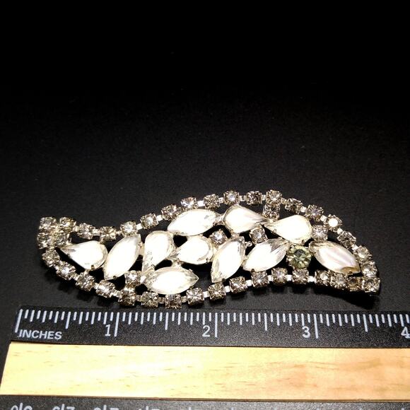 Vintage Paisley Rhinestone Brooch, Clear Glass White Centers, Rhodium Plated - Picture 3 of 10